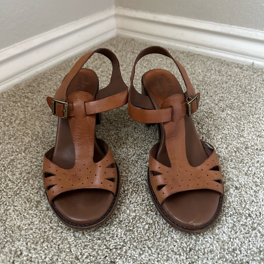 Soft brown leather vintage Kork ease t-strap sandals